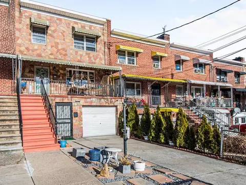 1019 E 222nd St, New York, NY 10469