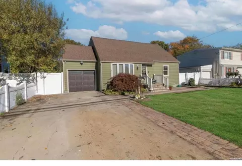 409 18th St, West Babylon, NY 11704