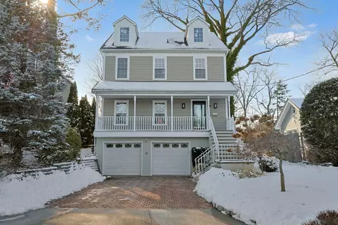 38 Weeks Pl, New Rochelle, NY 10801