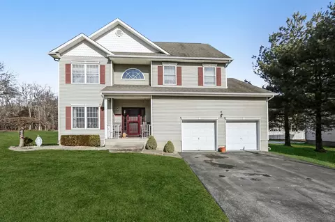 2101 Patriots Ct, New Windsor, NY 12553