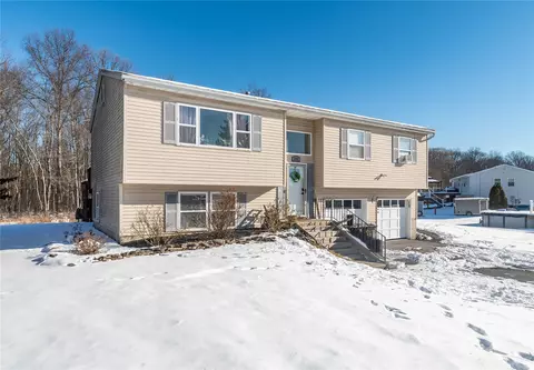 302 Teal Ct, Newburgh, NY 12550