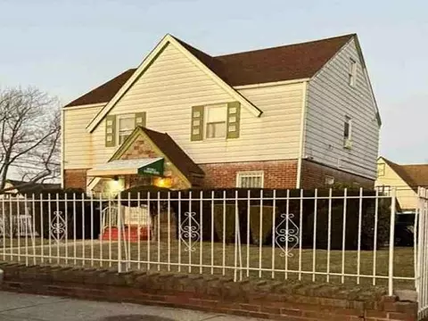 115-116 221st St, Cambria Heights, NY 11411