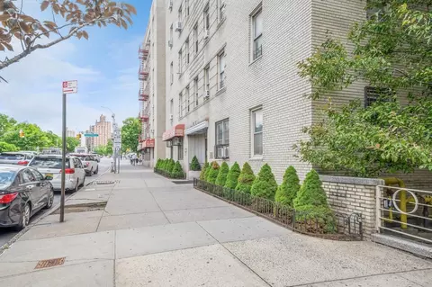 2190 Boston Rd #1C, New York, NY 10462