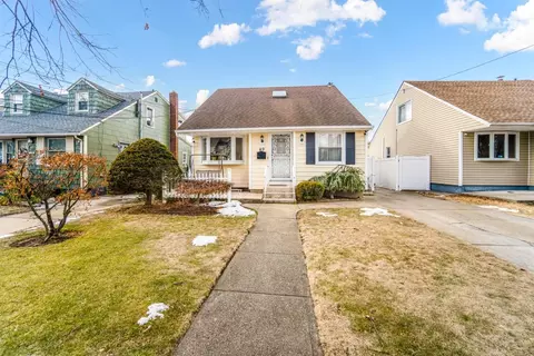 49 Perry St, Hempstead, NY 11550