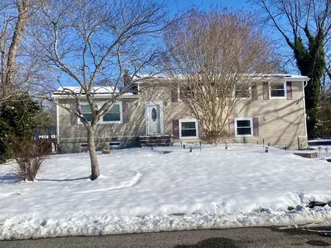 17 Ferret Ln, Setauket, NY 11733