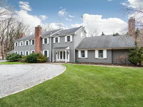 89 Cove Rd, Oyster Bay, NY 11771