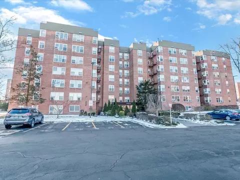18-70 211 St #2G, New York, NY 11360
