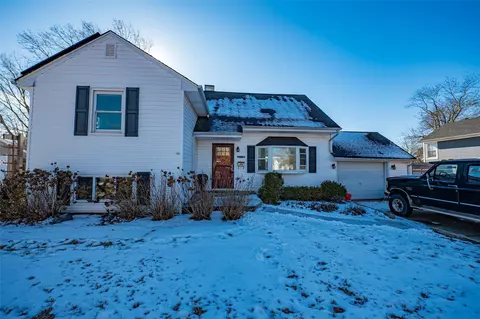 27 Barbara Dr, Centereach, NY 11720