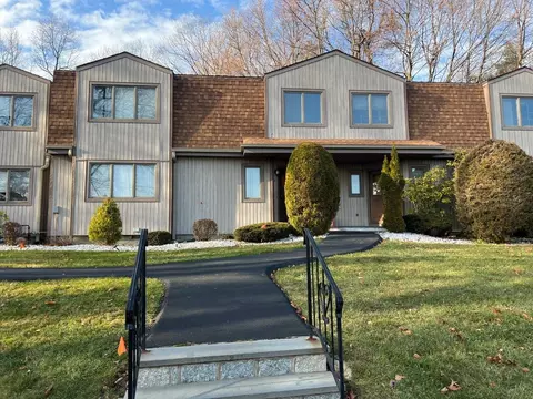 14 High Meadow Trl, Peekskill, NY 10566