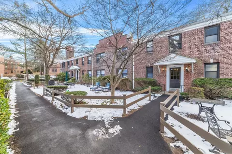 157 E Hartsdale Ave #2A, Greenburgh, NY 10530