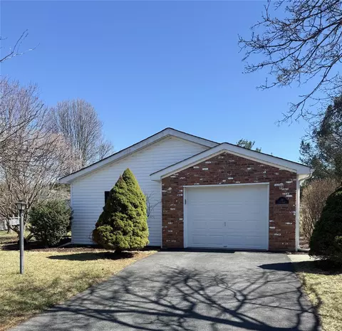 16 Vista Ln, Poughkeepsie, NY 12603