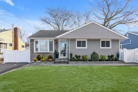 122 Green Ave, Hempstead, NY 11550
