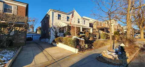 13637 72nd Ave, New York, NY 11367