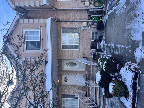 18 Calcagno Ct, Staten Island, NY 10314