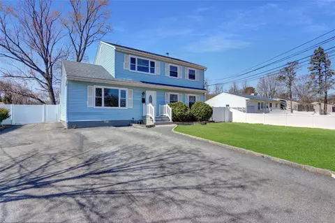 1704 Pine Acres Blvd, Bay Shore, NY 11706
