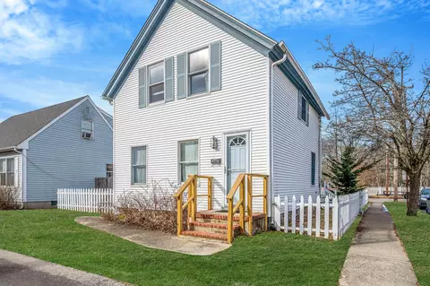 300 Johnson Ct, Greenport, NY 11944