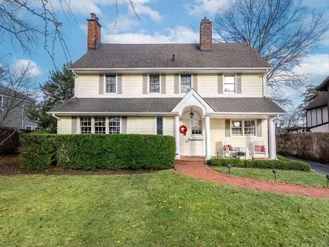 79 Magnolia Ave, Garden City, NY 11530