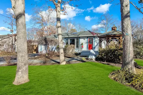 267 Terry Rd, Sayville, NY 11782