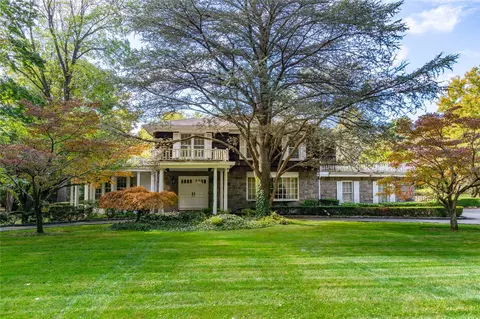 224 Wheatley Rd, Old Westbury, NY 11568