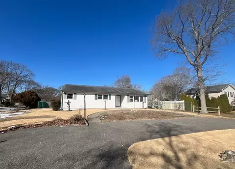 116 S Dunton Ave, Brookhaven, NY 11772
