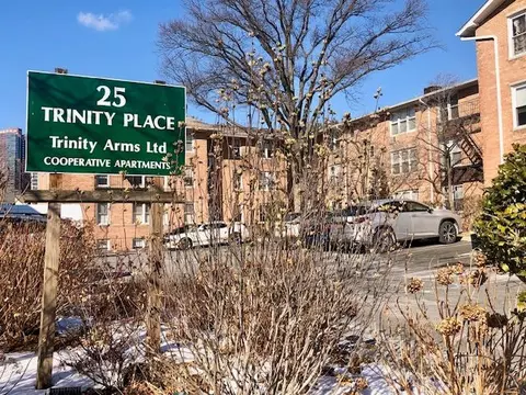 25 Trinity Pl #2G, New Rochelle, NY 10805