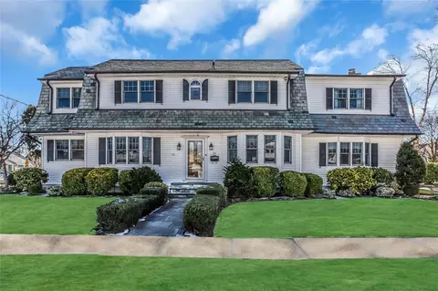 20 S Merrick Rd, Massapequa, NY 11758