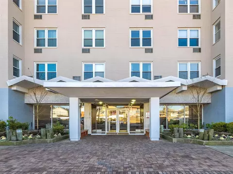 522 Shore Rd #2P, Long Beach, NY 11561