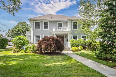 3 Jewell Pl, Scarsdale, NY 10583