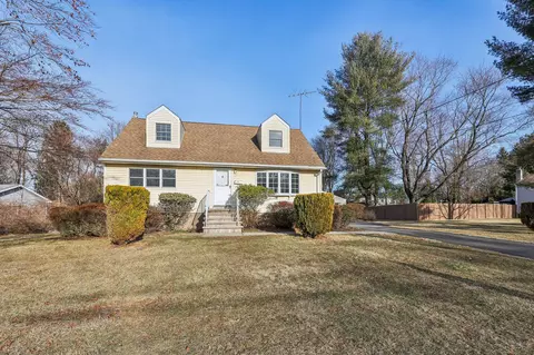 7 Homestead Ln, Clarkstown, NY 10956