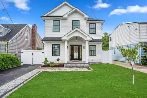 49 Brown St, North Hempstead, NY 11501