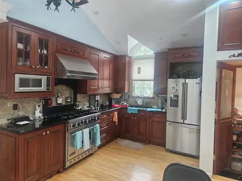 27 Overlook Dr, Mastic, NY 11950
