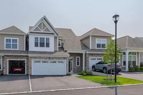 308 Silver Timber Dr #308, Yaphank, NY 11980