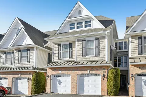 485 Pacing Way, North Hempstead, NY 11590