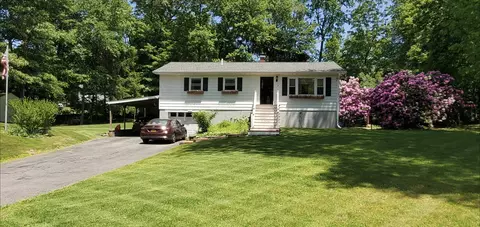 3 William Penn Ct, Hyde Park, NY 12538