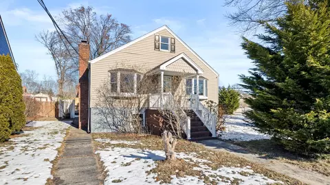 25 Verdi St, Smithtown, NY 11787