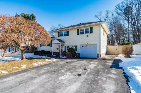 13 Birchwood Dr S, Saugerties, NY 12477
