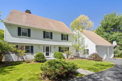 3 Sunset Dr, New Castle, NY 10514