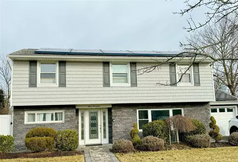 317 N Utica Ave, Massapequa, NY 11758
