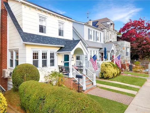 39 Earley St, New York, NY 10464