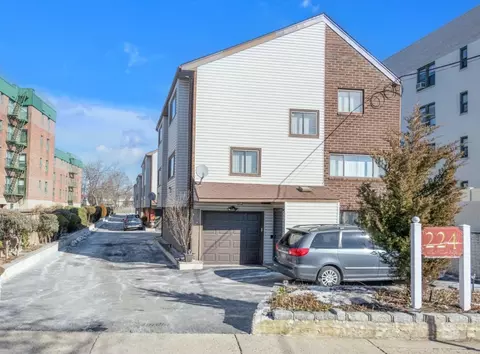 224 Atlantic Ave #B, Lynbrook, NY 11563