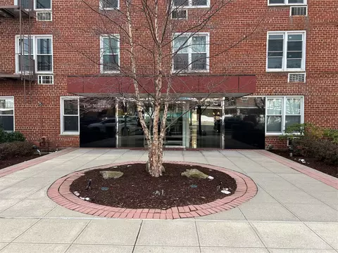 210-50 41st Ave #2-A, Bayside, NY 11361