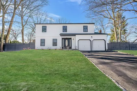 12 Chatham Woods Dr, Centereach, NY 11720