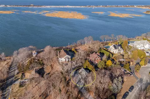 1 Eagles Lndg, Mount Sinai, NY 11766