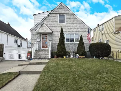 162-38 98th St, New York, NY 11414
