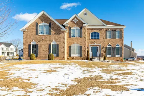 33 Old Field Rd, Arlington, NY 12603