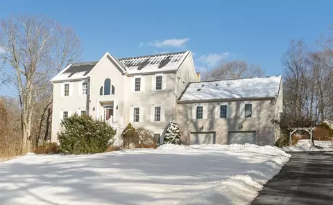 330 Daisy Ln, Carmel Hamlet, NY 10512