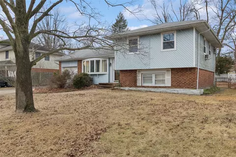 116 Hobart St, East Islip, NY 11730
