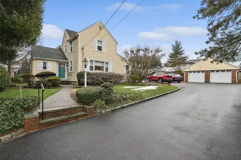 50 Valentine Ave, Glen Cove, NY 11542