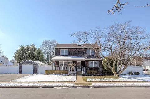 115 State St, Merrick, NY 11566