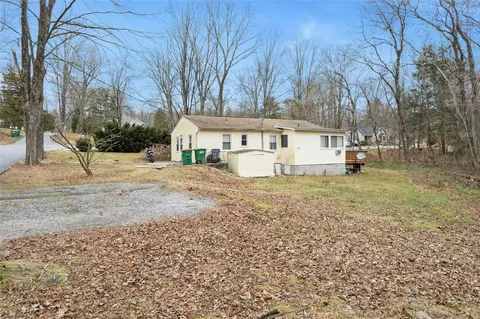 22 Edwin St, Putnam Valley, NY 10579